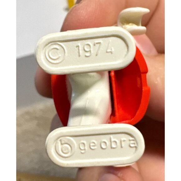 Vintage Playmobil Figures Set Of 3 Grandma Woman Blue Hat Geobra Blue Yellow Red - Picture 8 of 9